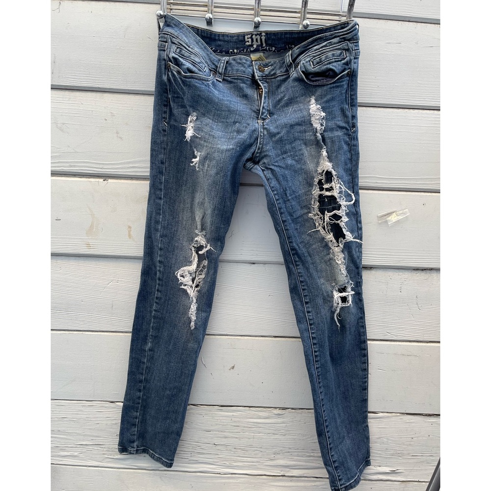 Vntg High Rise Women’s Jeans, Stretchy  Distressed  98% cotton & 2 % Spandex